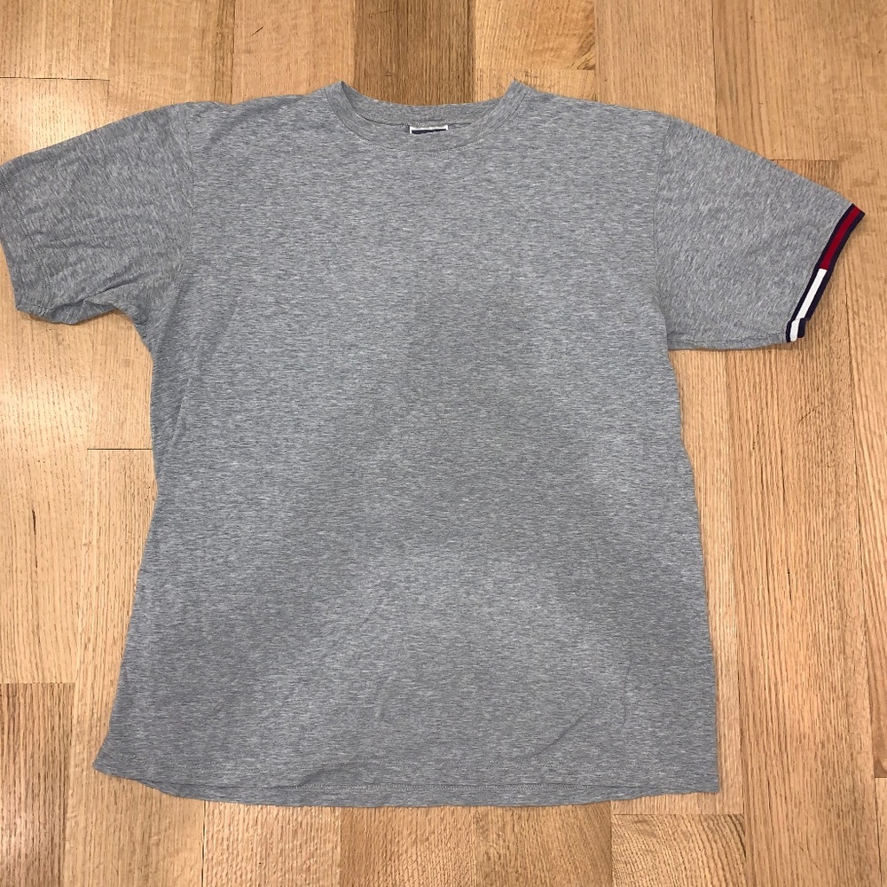 Vintage Tommy Hilfiger T-shirt with logo on sleeve